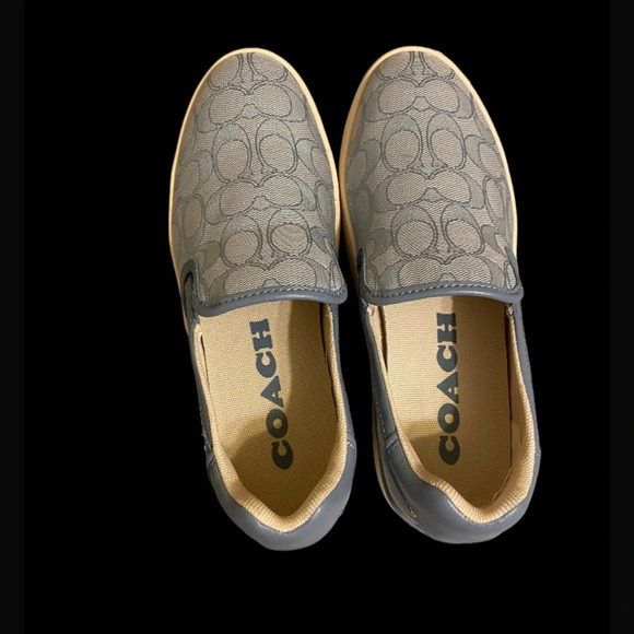 Coach slip on shoes - Like  NEW. size 7 Great condition - Picture 1 of 2